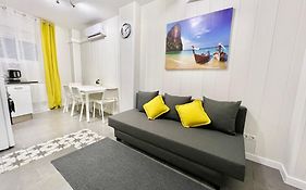 Cozy Suite Apartment, Wifi!
